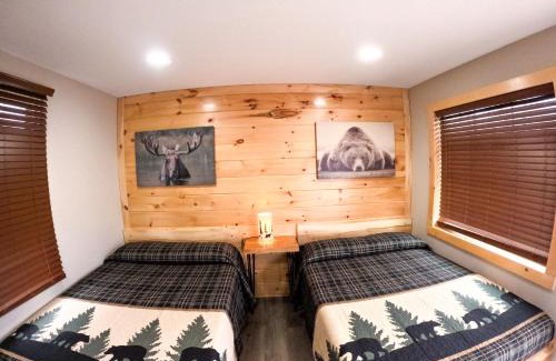 North Greece Hotel | Family-Friendly Retreat at Sleepy Bear Inn - Rated 8.3/10