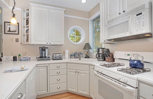 South Haven Cottage | Discover Sleepy Hollow Beach Resort's New Cottage 8A