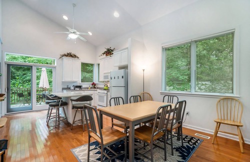 South Haven Villa | Discover Sleepy Hollow Beach Resort & Patio 30 with Ocean Views
