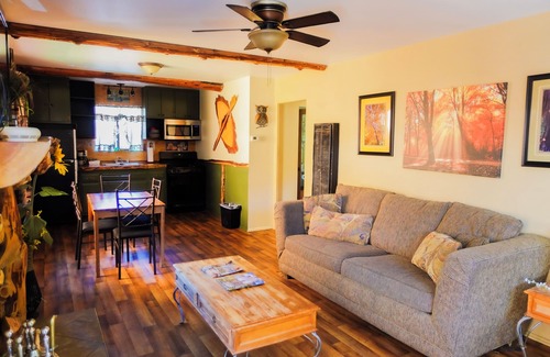 Crestline Hotel | Cozy Sleepy Hollow Cabins with Pool and Spa Amenities