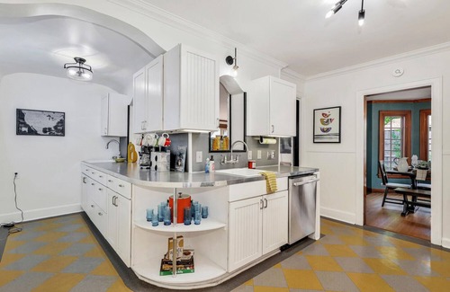 Sleepy Hollow House | Exceptional Stay at Sleepy Hollow Chateau - Child Friendly!