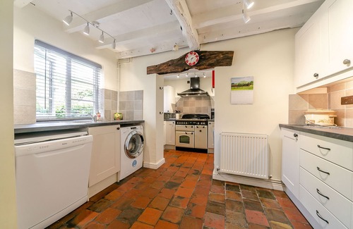Jackfield Cottage | Family-Friendly Stay at Sleepy Hollow with Cozy Open Fire