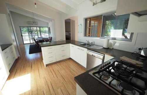 Sandy Point House | Enchanting Stay at Sleepy Hollow Sandy Point - Rated 8/10