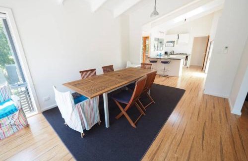 Sandy Point House | Enchanting Stay at Sleepy Hollow Sandy Point - Rated 8/10