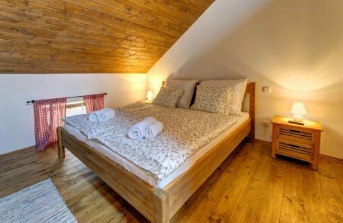 Haj ve Slezsku House | Discover Slezský Grunt: Pet-Friendly Retreat with High Ratings