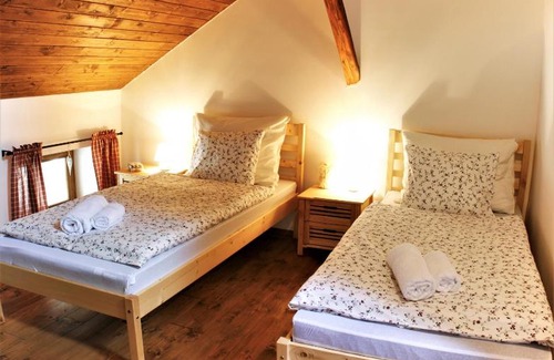 Haj ve Slezsku House | Discover Slezský Grunt: Pet-Friendly Retreat with High Ratings