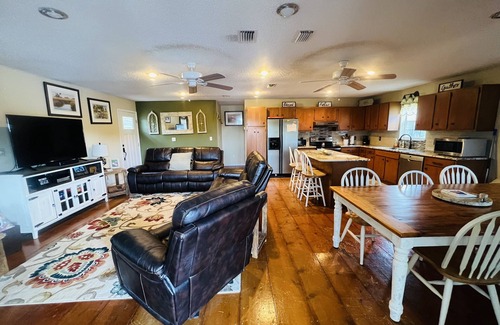 Suwannee House | Heavenly Retreat in Suwannee - Perfect for Families