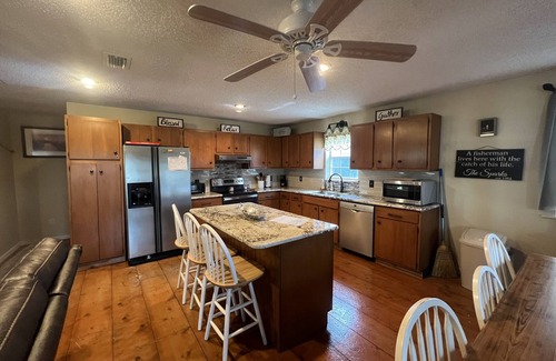 Suwannee House | Heavenly Retreat in Suwannee - Perfect for Families