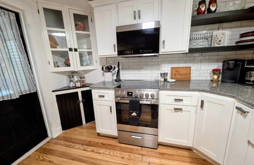 Mount Gretna Heights Cottage | Charming Mount Gretna Cottage with Pool and Ocean Views