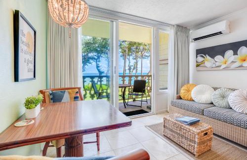 Wailua Apartment | Oceanfront Studio at Islander on the Beach with Hot Tub