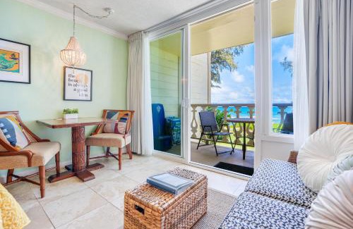 Wailua Apartment | Oceanfront Studio at Islander on the Beach with Hot Tub