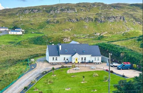 Carrick Bed & Breakfast | Oceanfront Slieve League House B&B with Hot Tub & Views