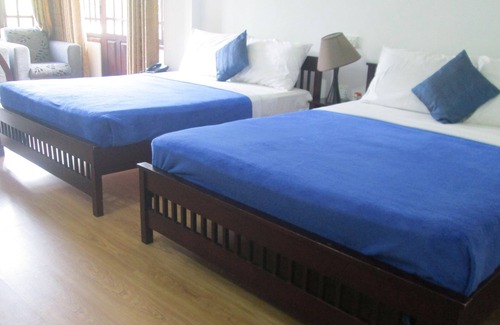 Nallathanniya Hotel | Budget-Friendly Stay at Slightly Chilled Yellow House