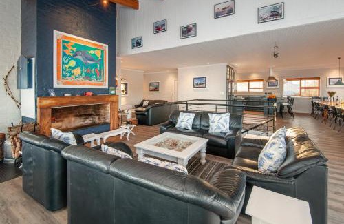 Van Dyks Bay House | Oceanfront Escape at Slip-A-Way Lodge - Rated 9.3/10!