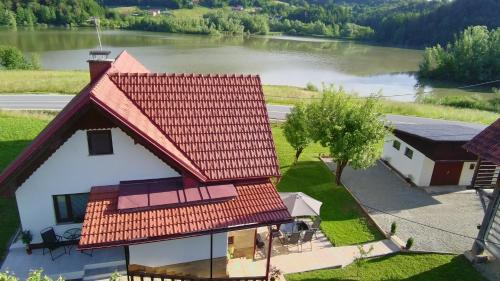 Bostanj House | Family-Friendly Retreat at Slivnisko Jezero Hisa