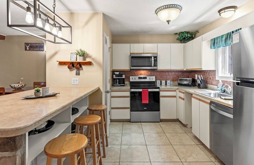 Village at Camelback Condo | Top-Rated Slope Lodge by AvantStay with Pool & Hot Tub