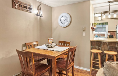 Village at Camelback Condo | Top-Rated Slope Lodge by AvantStay with Pool & Hot Tub