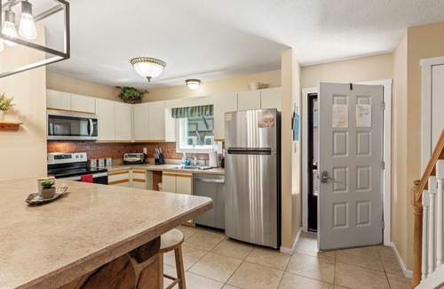 Village at Camelback Condo | Top-Rated Slope Lodge by AvantStay with Pool & Hot Tub
