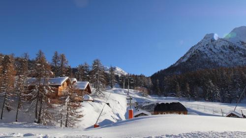 Montgenevre Ski Chalet | Relaxing Slope-Side Chalet with Hot Tub & Home Cinema