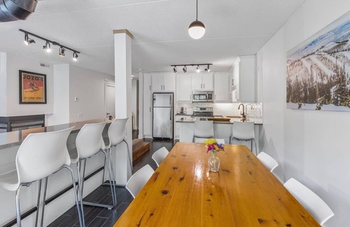The Blue Mountains Condo | Slope View Chalet - Walk to the Village/Patio