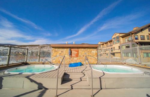 Mountain House House | Family-Friendly Retreat at Slopeside 2770A with Hot Tub