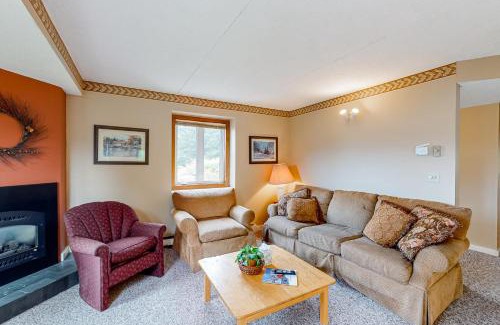 North Troy Apartment | Enjoy Family Fun at Slopeside 705 with Hot Tub Access