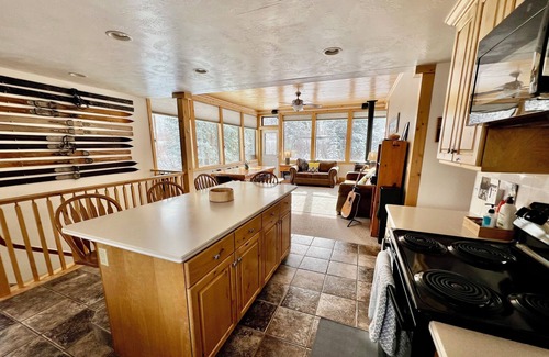 Salt Lake Mountain Resorts House | Unforgettable Stay at Slopeside Cabin Near Chairlift