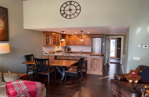 Stratton Mountain Apartment | Slopeside E-10 ski in ski out the door