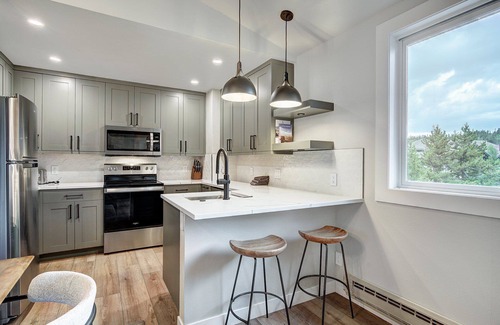 Breckenridge House | Top-Rated Slopeside Retreat in Downtown Breck with Pools
