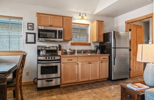 Dover Bay House | Lakefront 1 Bedroom Bungalow with Pool and Spa Amenities