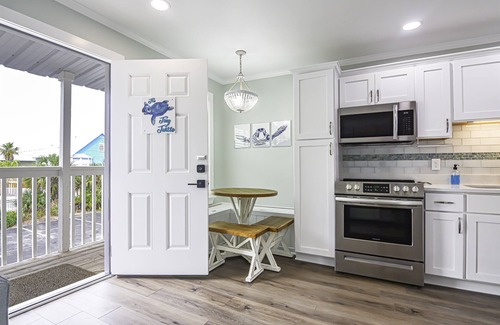 Gulf Shores Condo | Pet-Friendly Tiny Turtle at Sea & Sun with Ocean Views