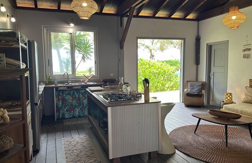 Naia House | Slow-living by the lagoon – Beachfront stay in Naïa Bay, New Caledonia