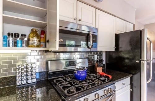 Old Town West House | Discover Bradoock Metro: Guest Rated 9.8 with Spa & Parking