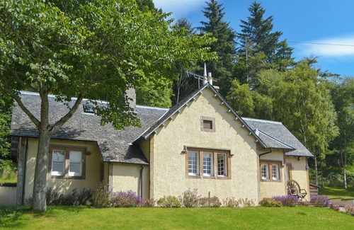 Dornoch Cottage | Exceptional 2 Bedroom Stay in Dornoch with Ocean Views