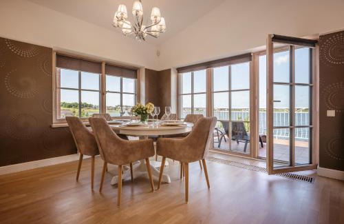 Sendvario seniunija Apartment | Elegant Smėlynas Klaipėda Lake House with Oceanfront Views