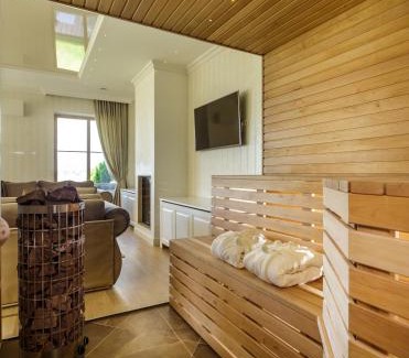 Sendvario seniunija Apartment | Elegant Smėlynas Klaipėda Lake House with Oceanfront Views