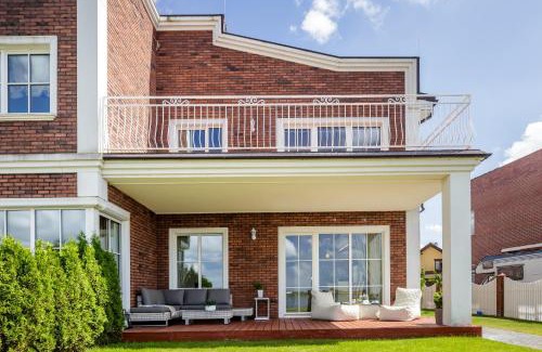 Sendvario seniunija Apartment | Elegant Smėlynas Klaipėda Lake House with Oceanfront Views