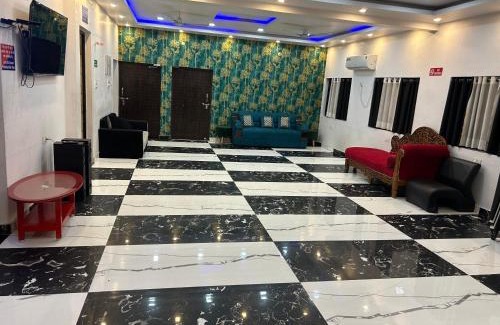 Gomti Nagar House | Pet-Friendly SM Guest House with Breakfast & Family Fun