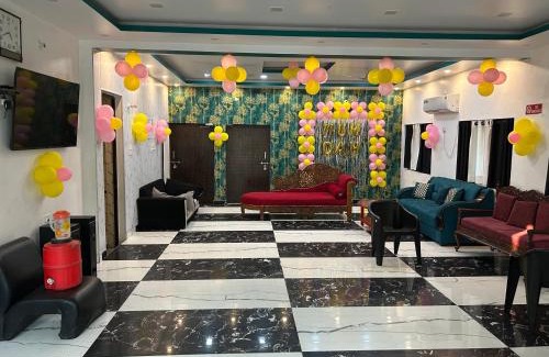 Gomti Nagar House | Pet-Friendly SM Guest House with Breakfast & Family Fun