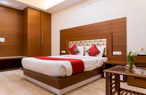 Jasola Hotel | Convenient SM Palace Near Apollo Hospital with Great Amenities