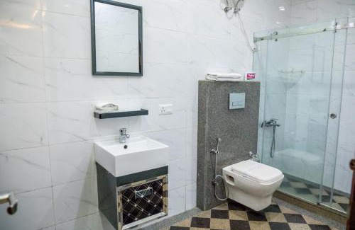Jasola Hotel | Convenient SM Palace Near Apollo Hospital with Great Amenities