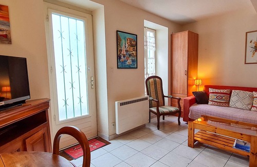 Saint-Clement-des-Baleines House | Quaint Réthaise House with Ocean View in Village Center