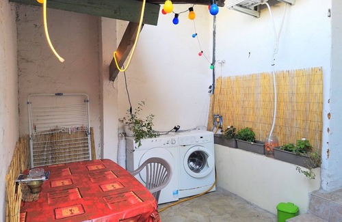Route d'Arles Apartment | Cozy Studio with Ocean View, Close to Nîmes Center