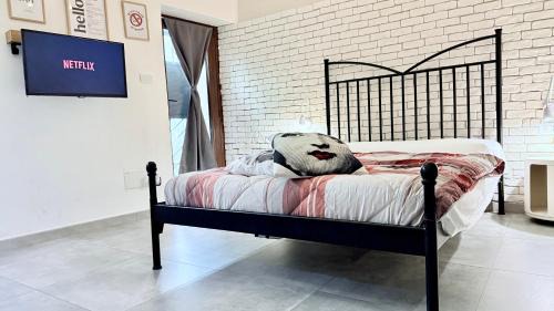 Pinerolo Apartment | Cozy Retreat at Small Alley Pinerolo - Pet & Child Friendly