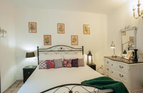 La Spezia Apartment | Small Antique