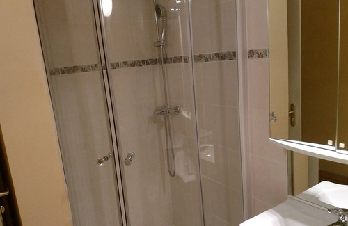La Roque-sur-Ceze Apartment | Cozy Ground Floor Apartment with Kitchen – Rated 9/10!