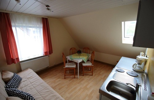 Laubegast Apartment | Cozy Getaway: Perfect Ferienwohnung for 2-3 Guests