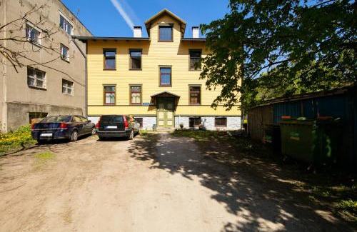 Lasnamae Apartment | Cozy Apartment in Sikupilli with Child-Friendly Amenities