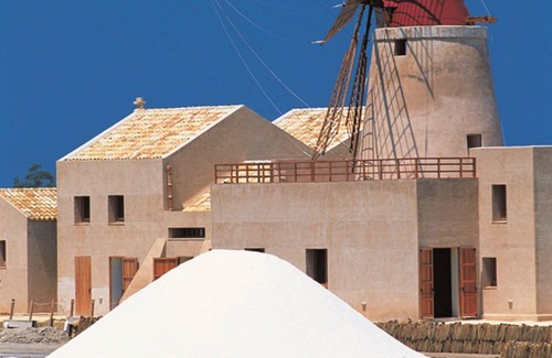 Trapani City Centre Apartment | Cozy Apartment Steps from Port with Ocean View & Spa
