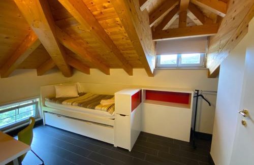 Agra Apartment | Cozy Apartments with Ocean Views in Collina d’Oro